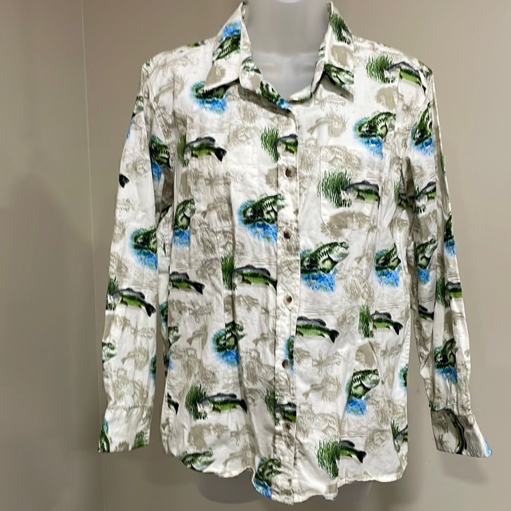 NWOT Cumberland Outfitters Bass Button Down Shirt. Size M medium 8/10